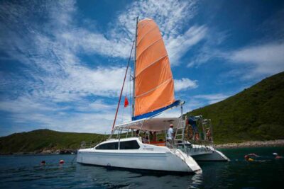 Thuê du thuyền buồn Catamaram