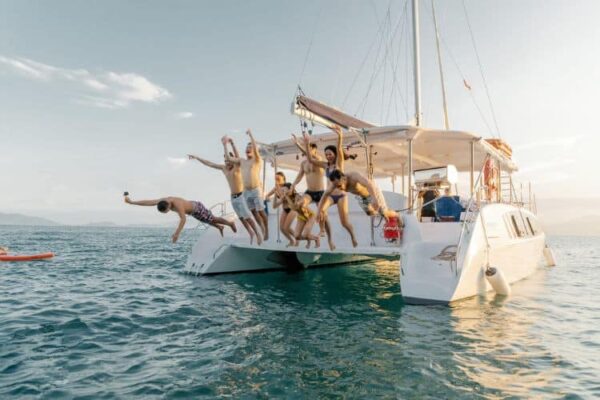 Tour du thuyền Nha Trang ban đêm