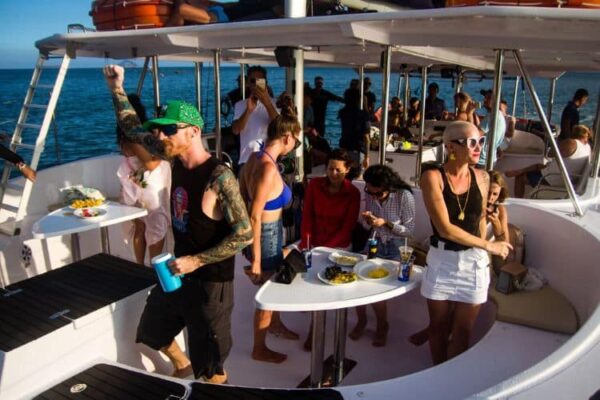 Tour du thuyền Nha Trang ban đêm