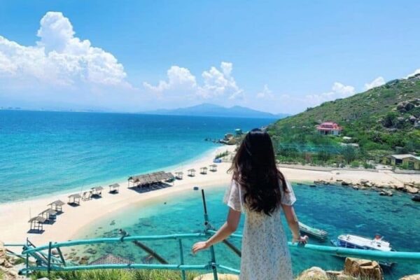 tour đảo yến nha trang tàu gỗ