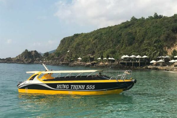 thuê cano đi hòn tằm nha trang